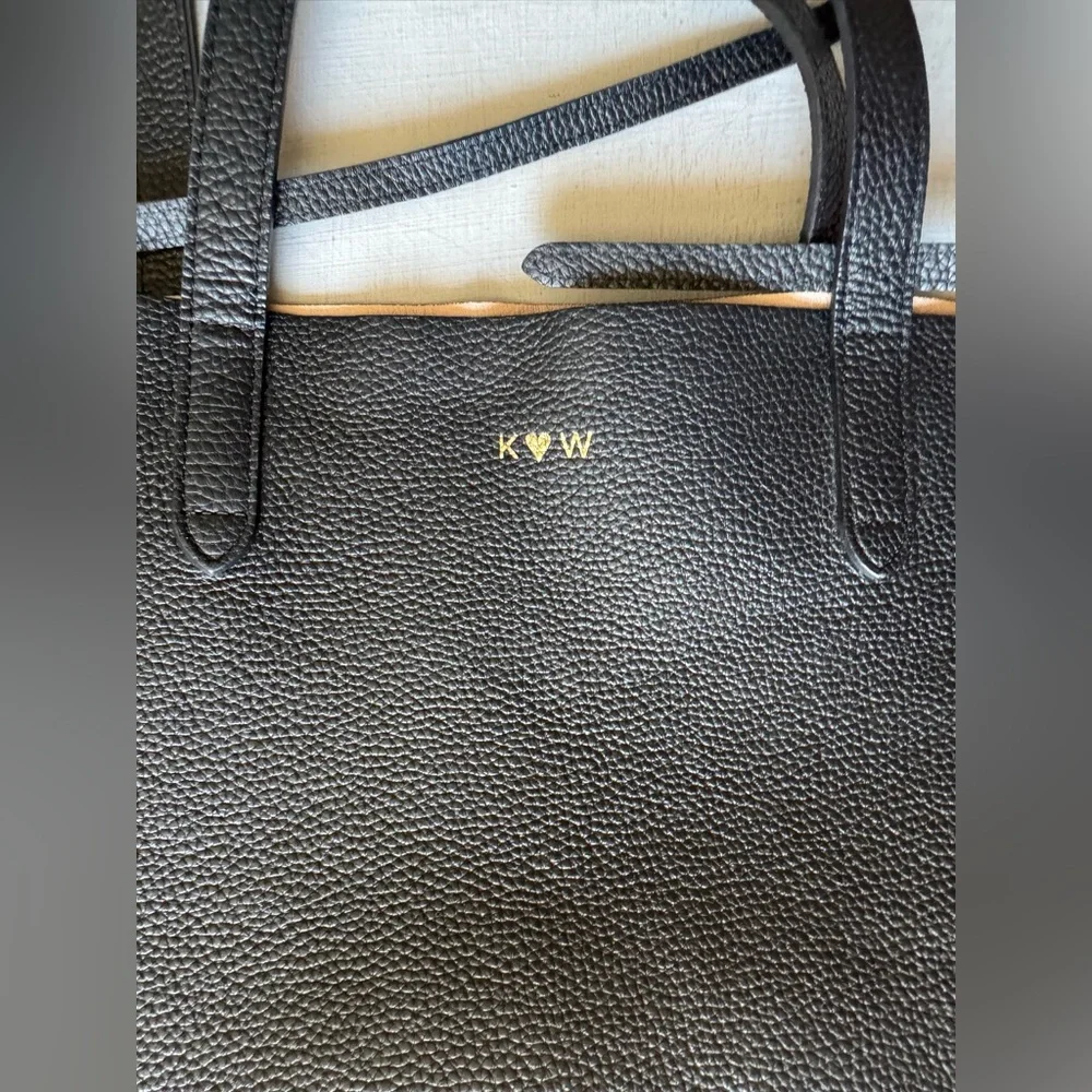 Cuyana Classic Structured Leather Tote in Black Pebbled Leather